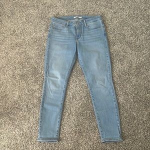 Woman’s Levi’s 711 Skinny Jean